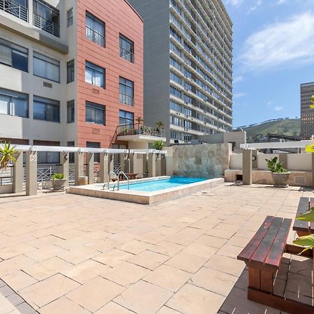 The Square 135- Studio With Free Parking, Pool & Gym Access Apartman Fokváros Kültér fotó