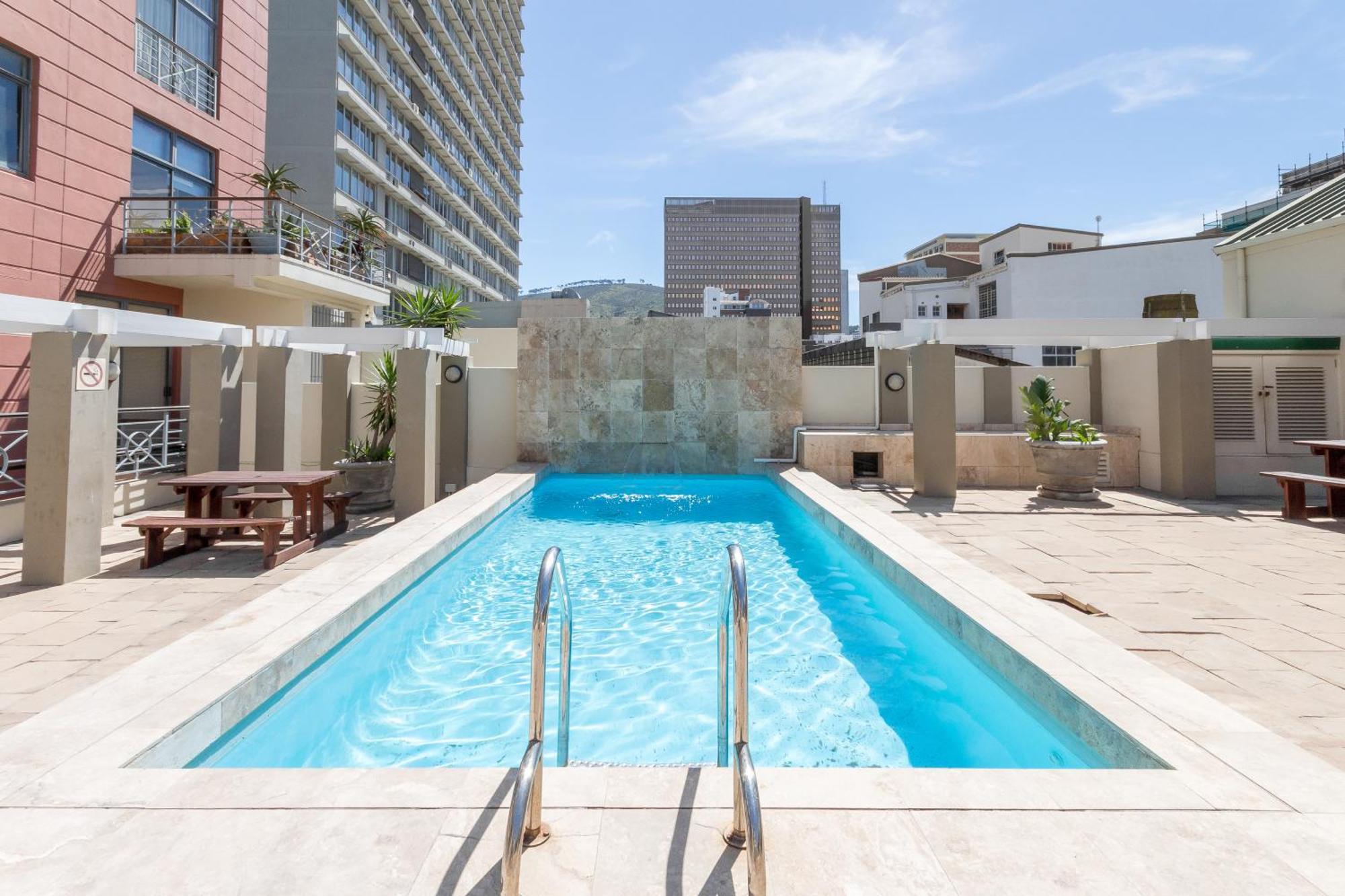 The Square 135- Studio With Free Parking, Pool & Gym Access Apartman Fokváros Kültér fotó