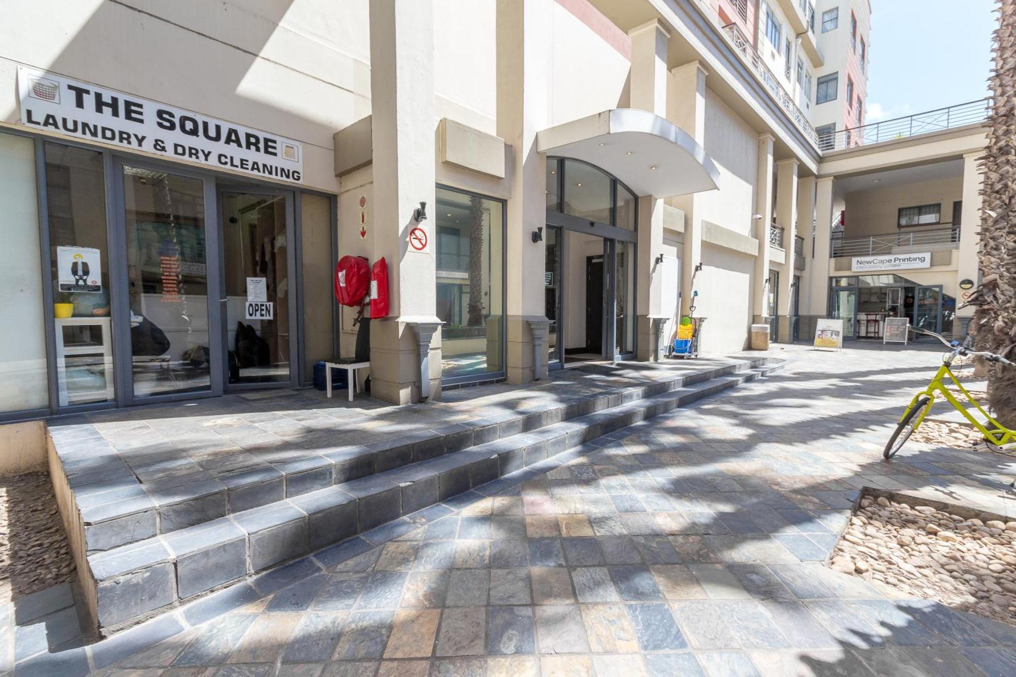 The Square 135- Studio With Free Parking, Pool & Gym Access Apartman Fokváros Kültér fotó